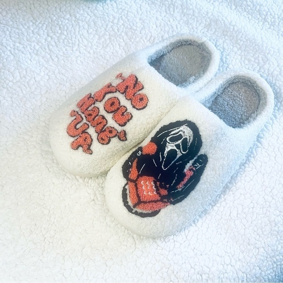 NWT Ghost Face Fleece Slippers – Scream Movie Lovers – Halloween – Size US 7-7.5 - Picture 5 of 5